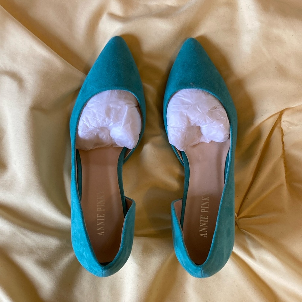 Annie Pinky Turquoise suede pumps, size 8, never worn.